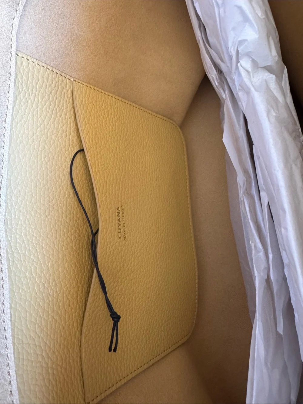 NWT Cuyana Small Easy Zipper Tote in butter